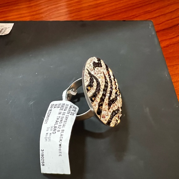 Swarov crystal black/white zebra ring - Picture 15 of 16